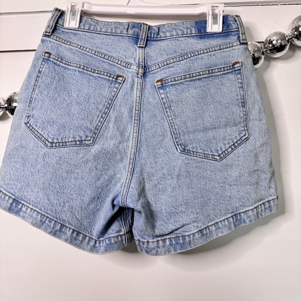 Abercrombie the dad shorts high rise light wash denim - Picture 6 of 6